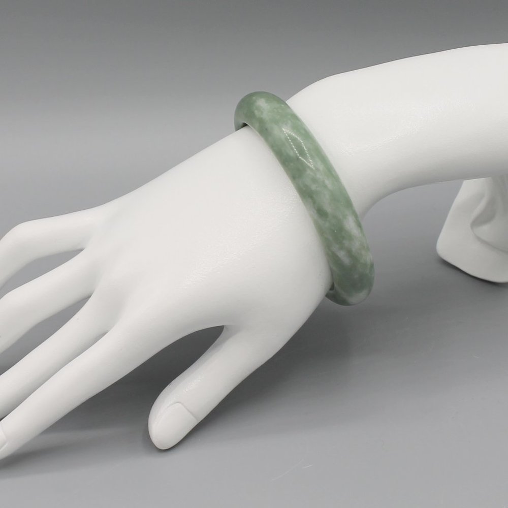 Green jade bangle bracelet natural stone - Picture 5 of 8